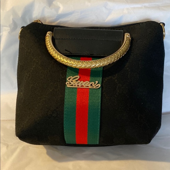 A small bag looks like Gucci - Picture 4 of 10